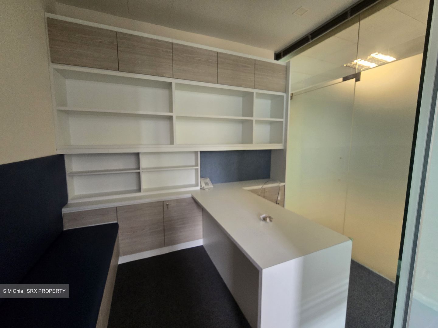 Concorde Shopping Centre (D3), Office #599906231